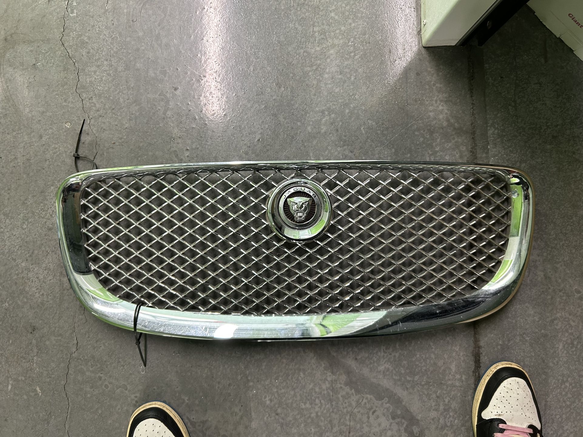 2010-2015 JAGUAR XJ FRONT BUMPER MAIN GRILL GRILLE CHROME OEM