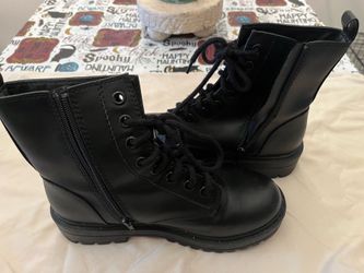 Boots Like New & Slippers