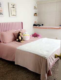Full size pink bed with mattress