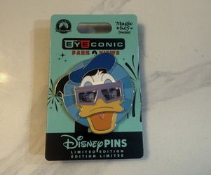 Disney Eyeconic Park Views Donald Duck Magic Key Holder Pin