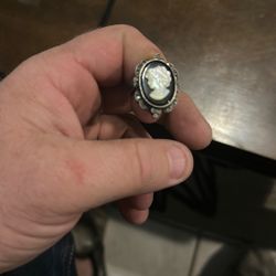 Vintage Cameo Sterling Silver size 6 