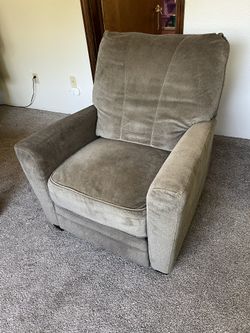 Comfortable Recliner, Good Condition!
