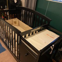 Wooden 3 In 1 Crib With Built In Dresser And Changing Table