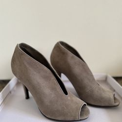 Tesori Grey Bootie Heel Size 6
