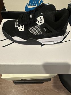 Jordan’s 4 Retro (AJ)