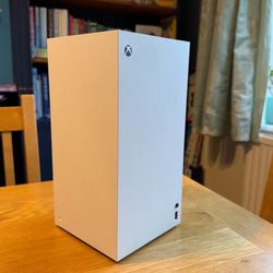 White Xbox Series X, 1tb Extra Storage And Cipher Controller