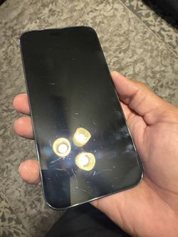 iPhone 14 Pro Max and IPhone SE