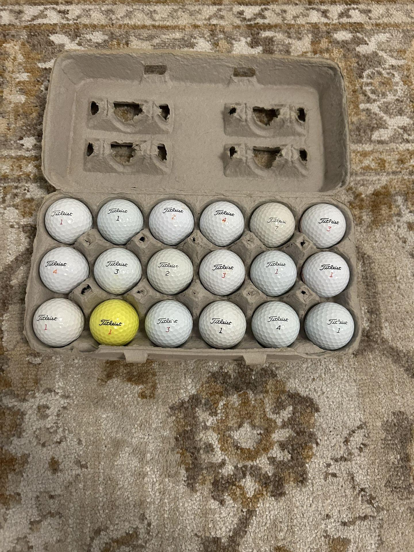 18 Titleist Golf Balls
