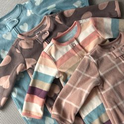 Baby Fleece Sleep & play pajama’s Carter’s size 3 months
