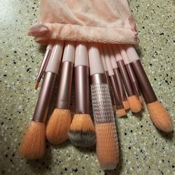 Set Of 12 Makeup Brushes