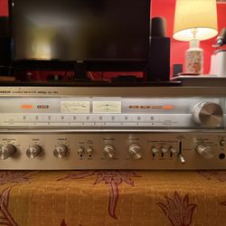 Pioneer SX-750 Vintage Stereo Receiver - Works Great