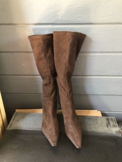High heels boots 👢, size 7-8