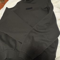 Essential Long Sleeve Crewneck Size M