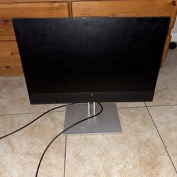 HP MONITOR 24” Has WEBCAM for Online Meetings