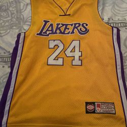 Bryant Lakers jersey Kids Size Large Beautiful Conditions