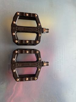 9/16 bmx or mountain bike platform pedals