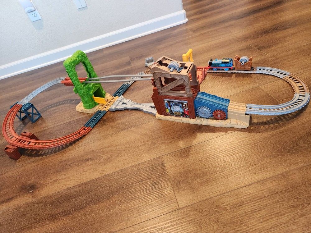 Thomas and Friends Trackmaster Scrapyard Escape Set