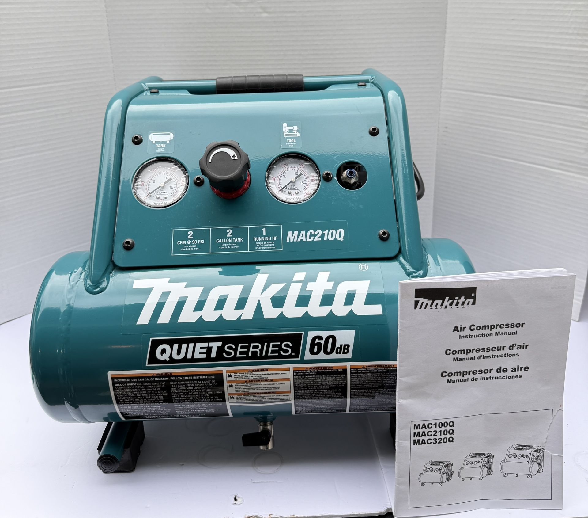 Makita MAC210Q Quiet Series, 1 HP, 2 Gallon, Oil-Free, Electric Air Compressor