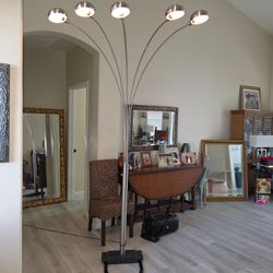 NEW Adjustable arm arching floor lamp
