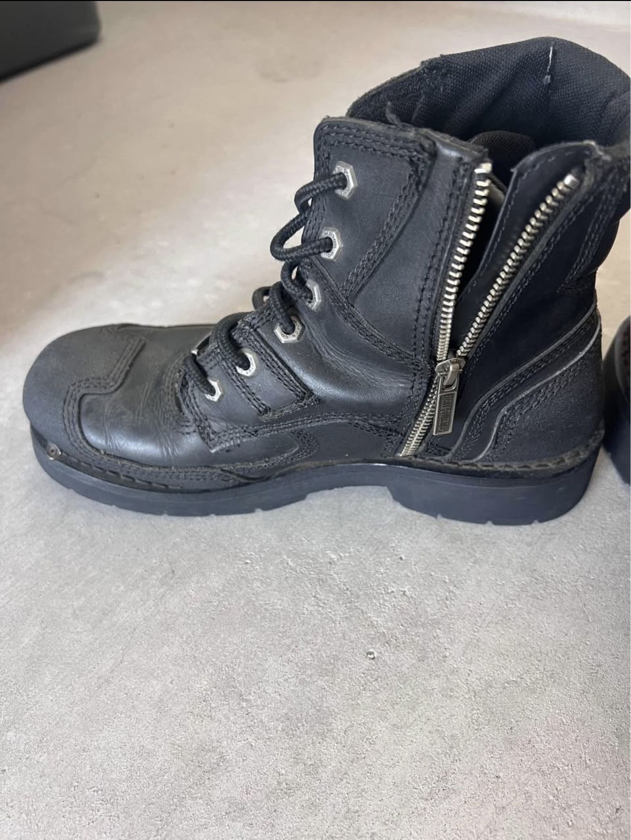 Harley Davidson mens leather riding boots.