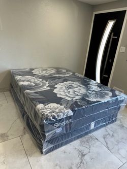 Sleepy's by Sealy Queen Mattress and Box Spring Set
