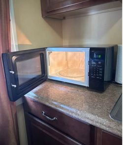 Microwave (Gently Used)