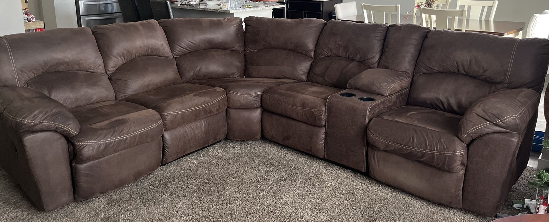 Tambo Canyon Brown Sectional -recliner on each end