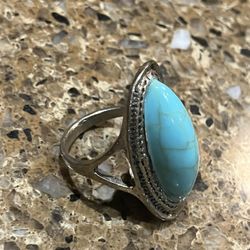 Large vintage turquoise, silver ladies ring, great condition