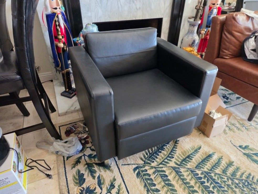 Black Sofa Lounge Chair Leatherette 32x29inch