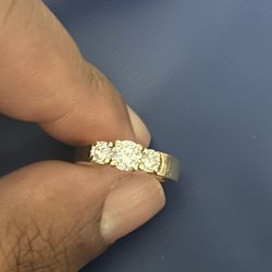 Lady’s 14k Gold 3 Diamond Ring 