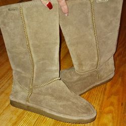 Nice Ladies Size 7 BearPaw Boots