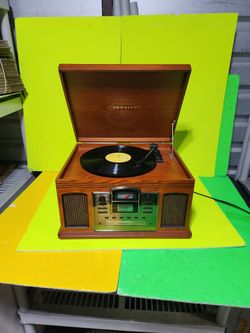 Crosley Cd Record Player, Cd Player AUX  and FM/AM  RADIO