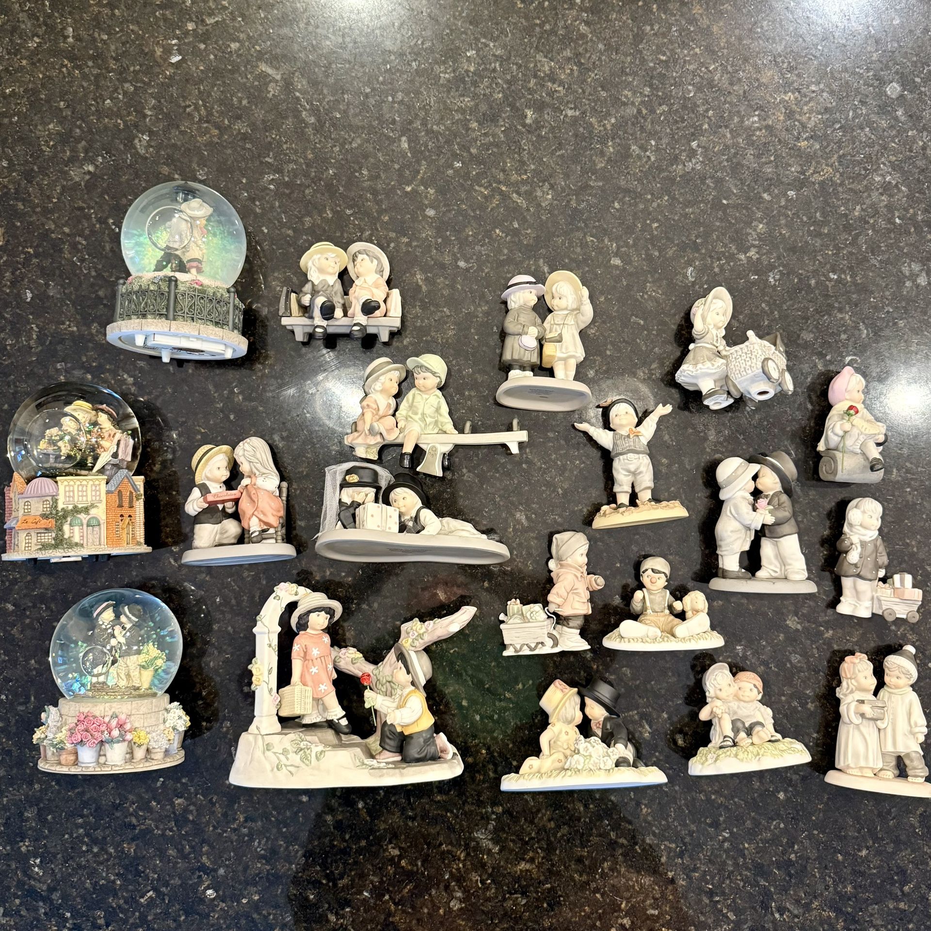 $100 Kim Anderson Figurines Collection 16 Figurines 3 Snow Globes