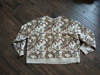Camo tree crewneck