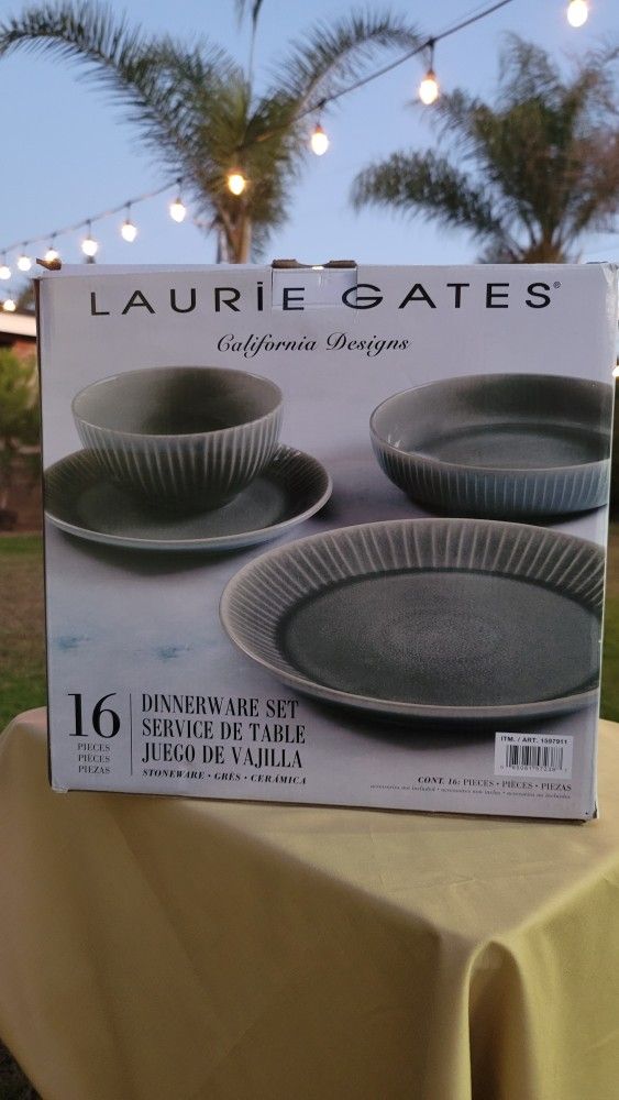 Laurie Gates Amalie 16 Piece Dinnerware Set in Gray