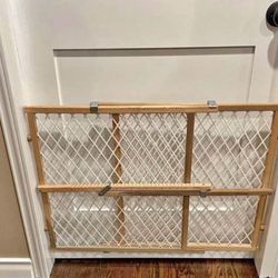 Expanding Safety Gate for Baby/Pets/Etc...