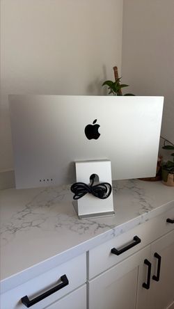 Apple Studio Display A2525