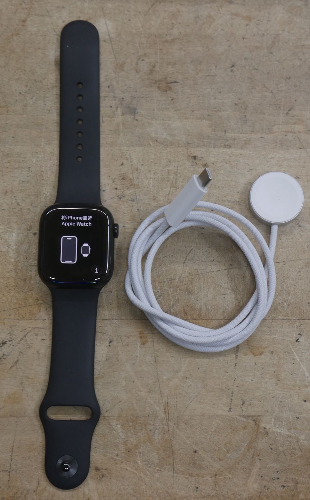APPLE WATCH 42MM MF834LW SERIES 11 WITH CHARGER 891226-1