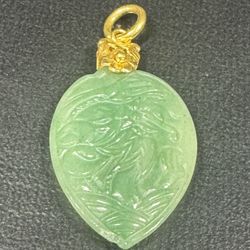 VINTAGE APPLE GREEN JADE 21k PENDANT