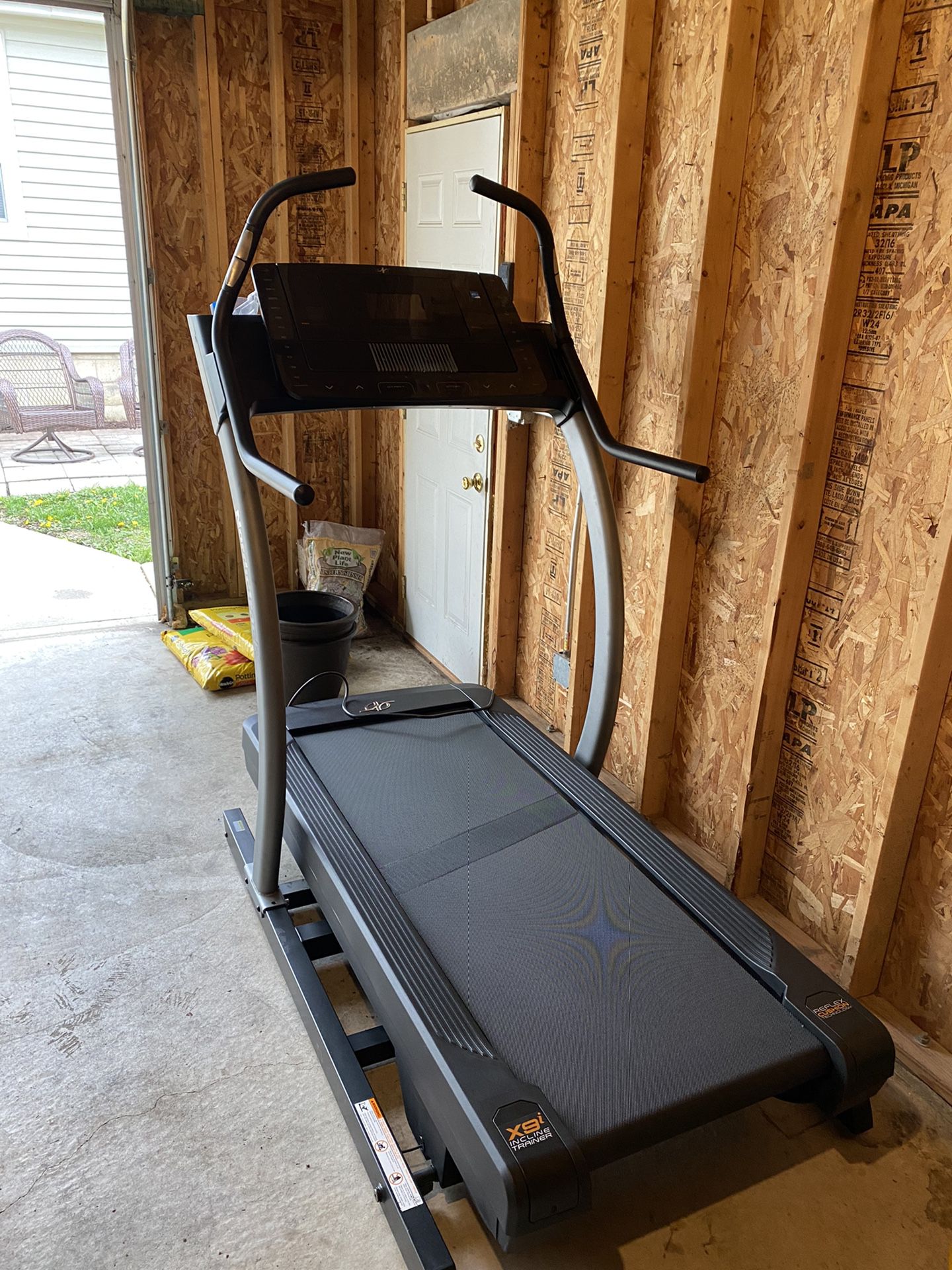 Nordictrack Xi9 Incline Trainer Treadmill