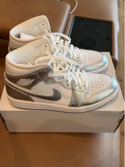 Size 10 - Air Jordan Mid SE