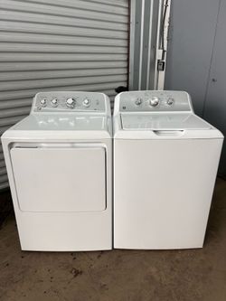 Matching GE washer and dryer set