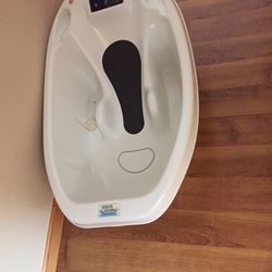 Baby bath with scale