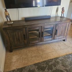 Entertainment center