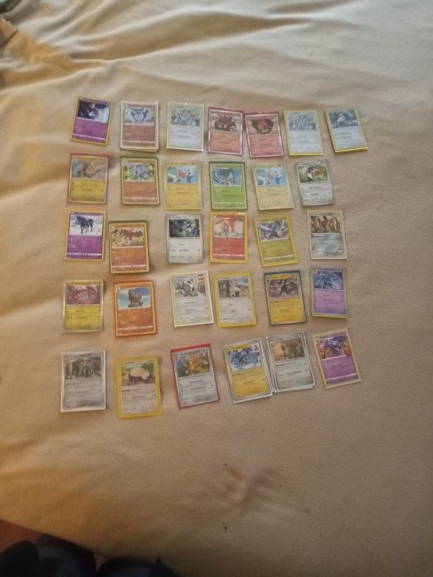 Random Reverse/holo And HOLO POKEMON CARDS
