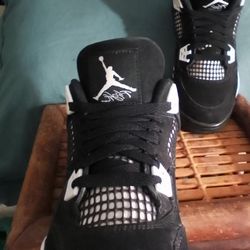 Jordan Retro 4 (Men: 5½ Or Women: 7)