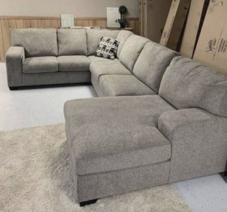 Ballinasloe Platinum 3pc Sectional Sofa w/ Chaise