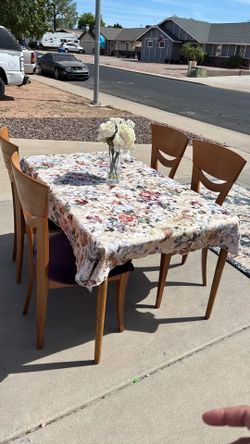 Dining room table with 4 chairs