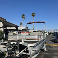 Phontoon Boat 20’ Footer Long