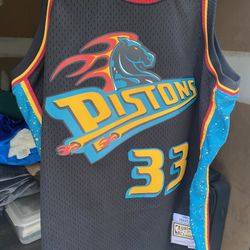 Grant Hill Pistons Jersey, Like New